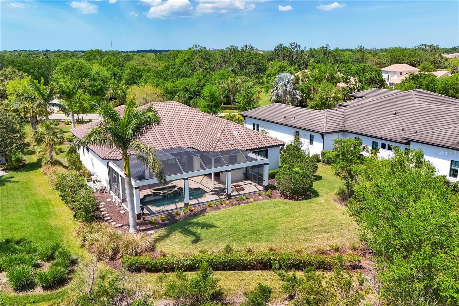 FOUNDERS CLUB - Residential