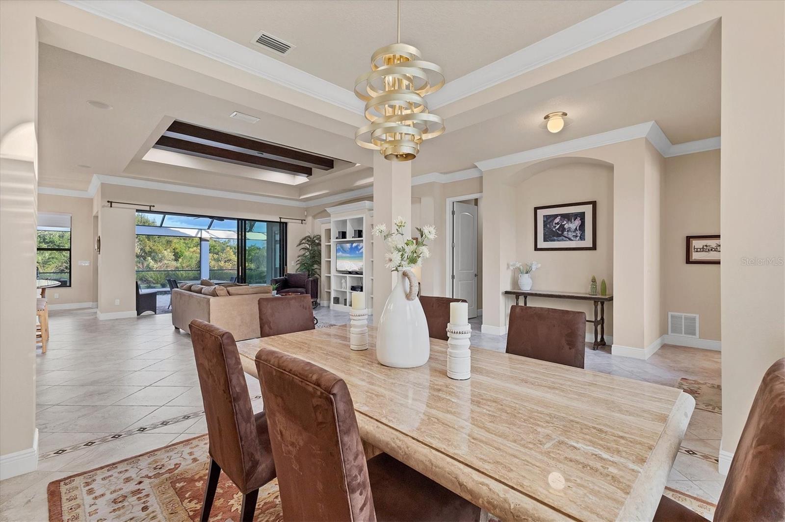 FOUNDERS CLUB - Residential