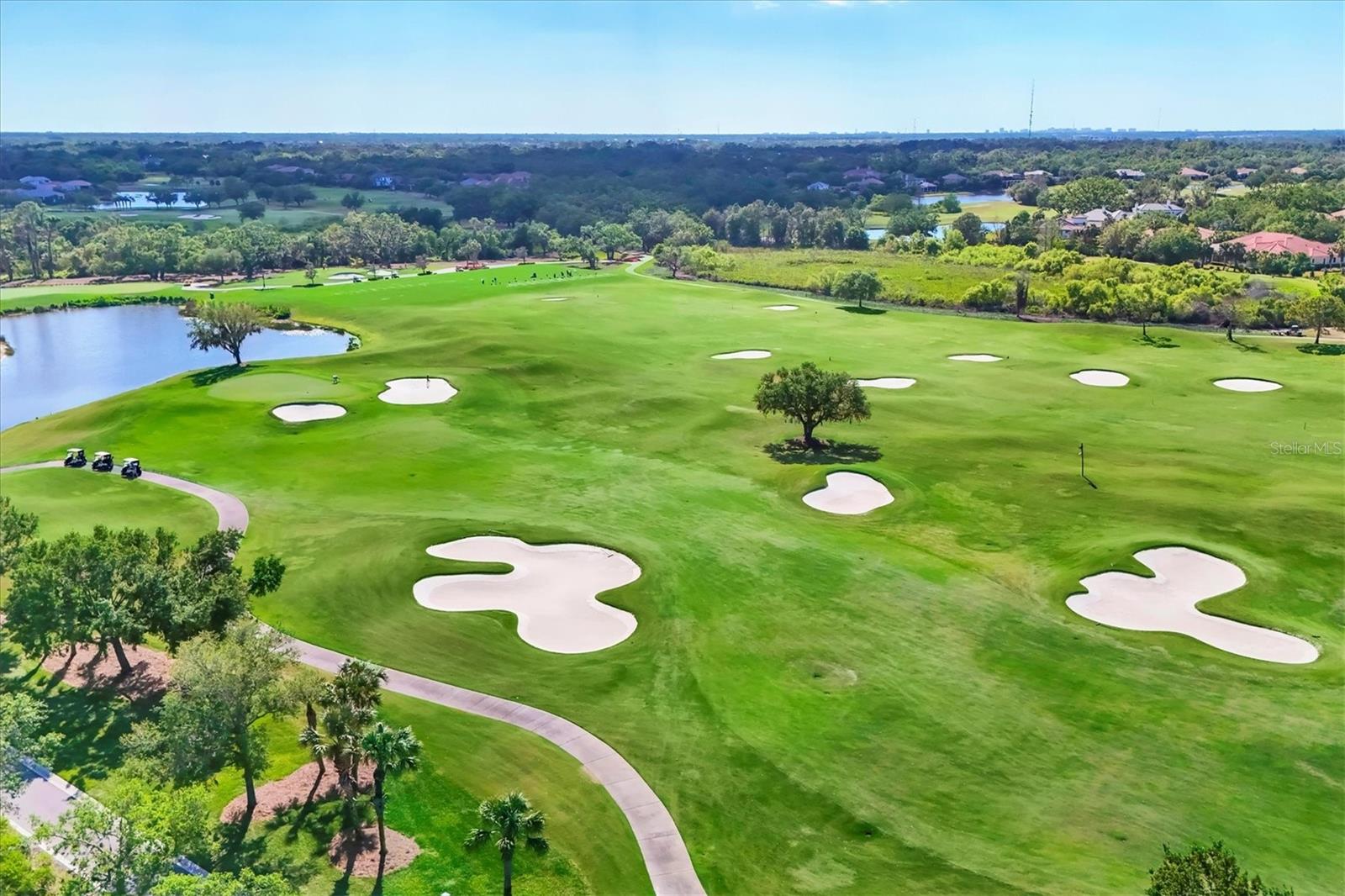 FOUNDERS CLUB - Residential