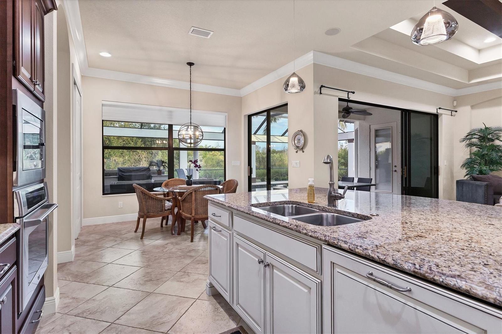 FOUNDERS CLUB - Residential