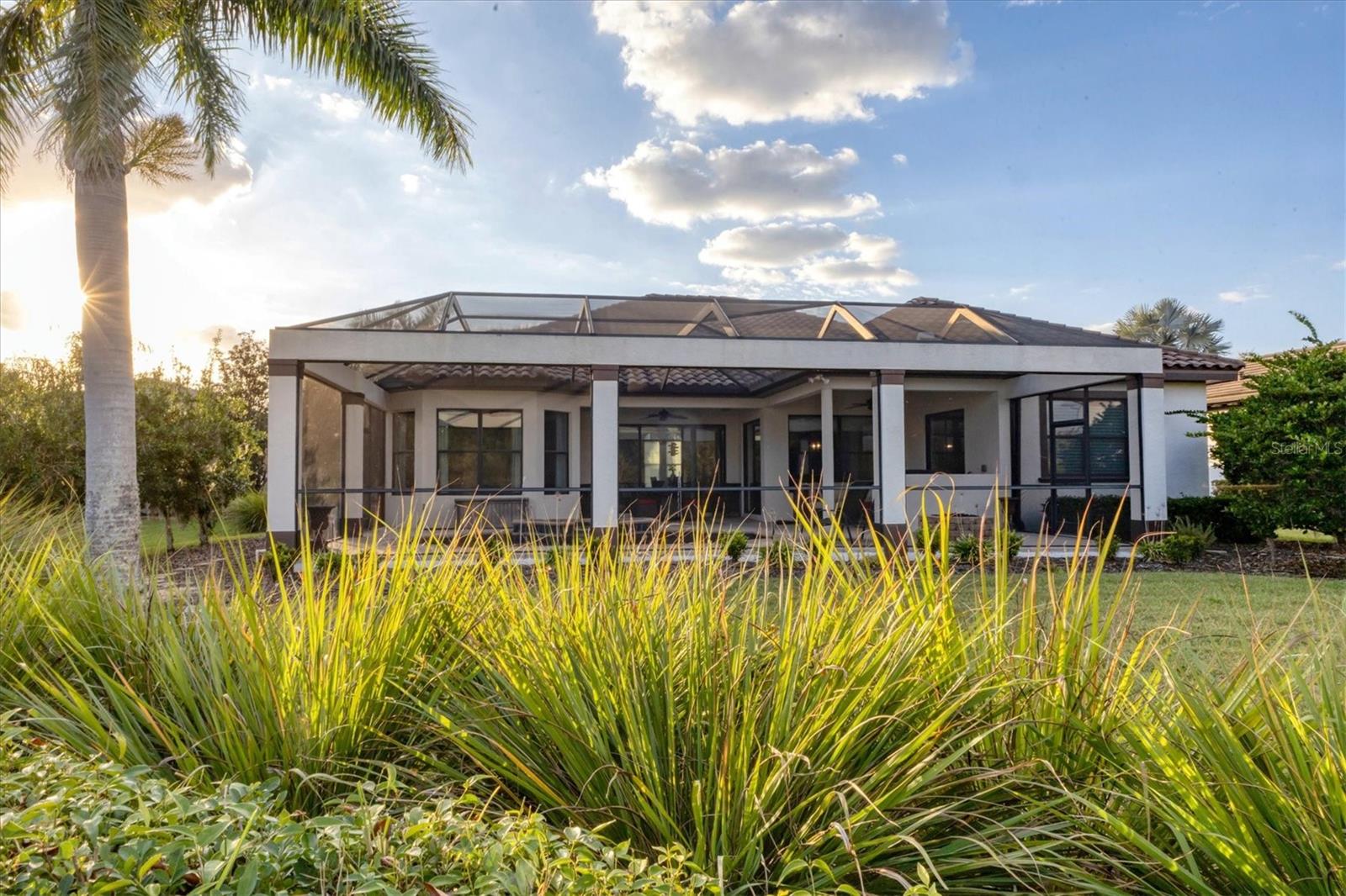 FOUNDERS CLUB - Residential