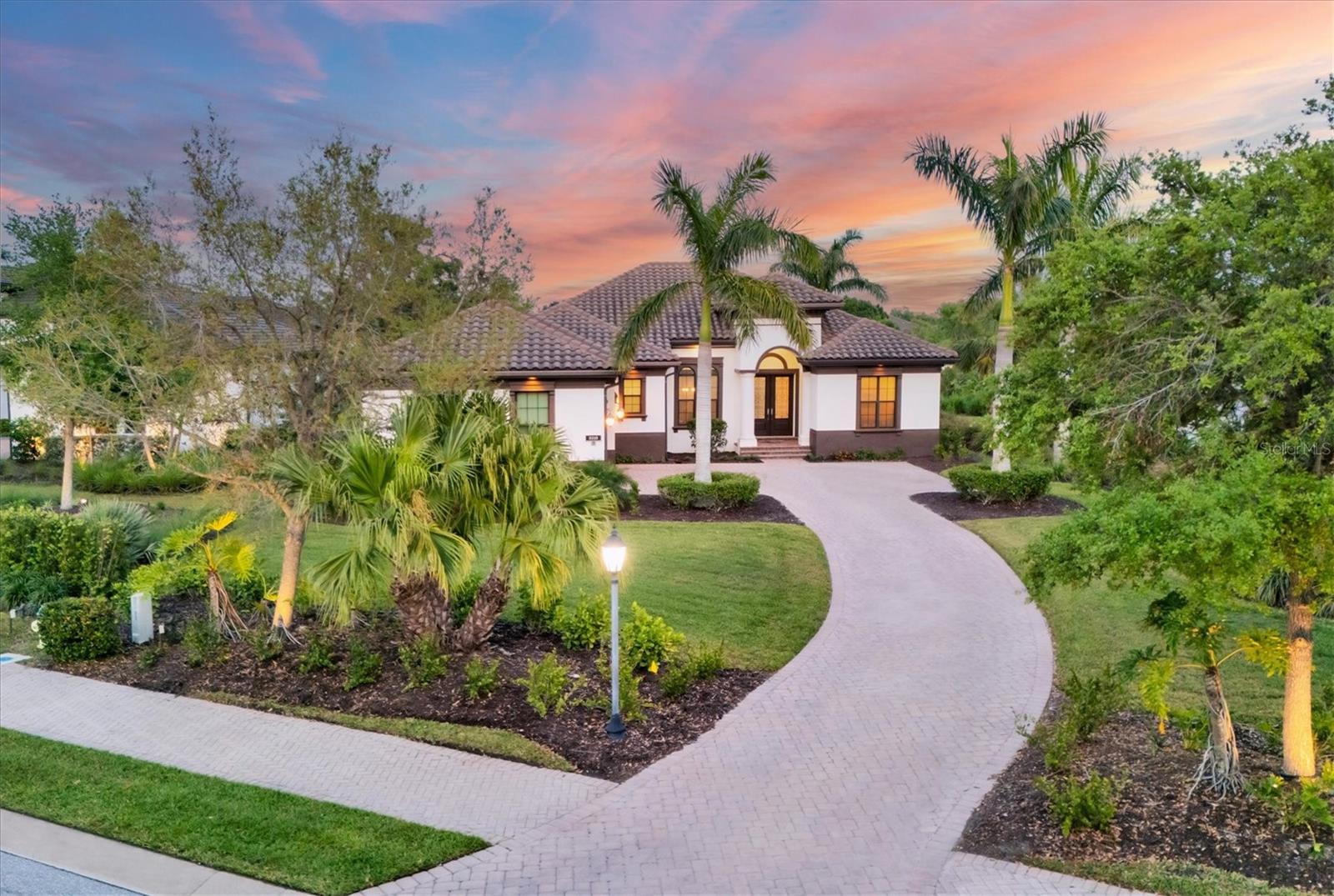 FOUNDERS CLUB - Residential