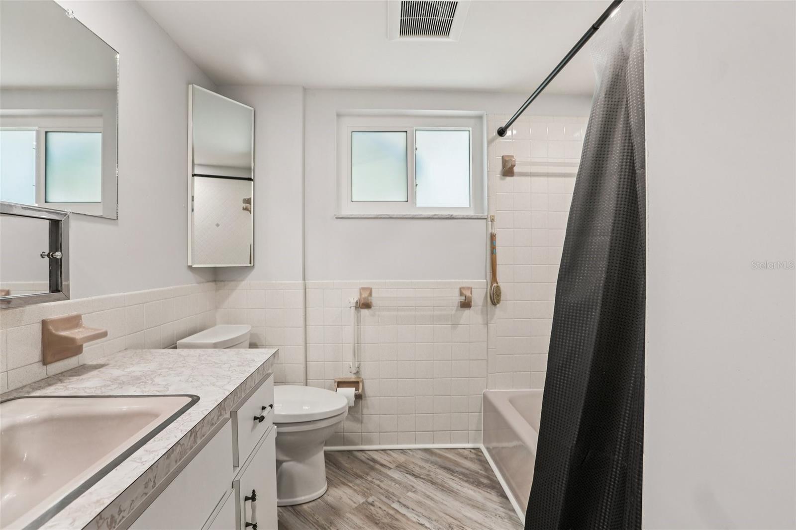 LAKE SEMINOLE VISTA SUB - Residential