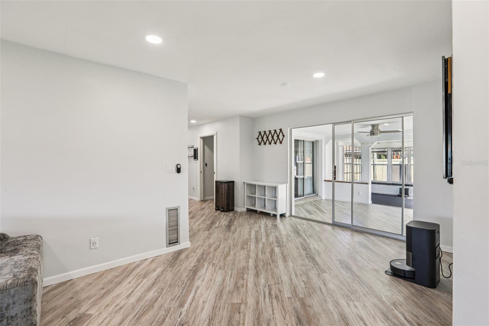 LAKE SEMINOLE VISTA SUB - Residential