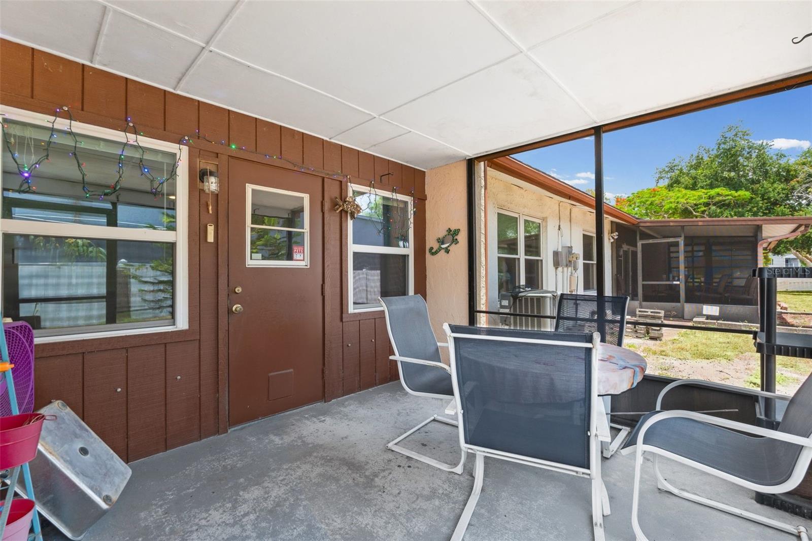 TOWNHOUSES OF LAKESIDE SOUTH - Residential