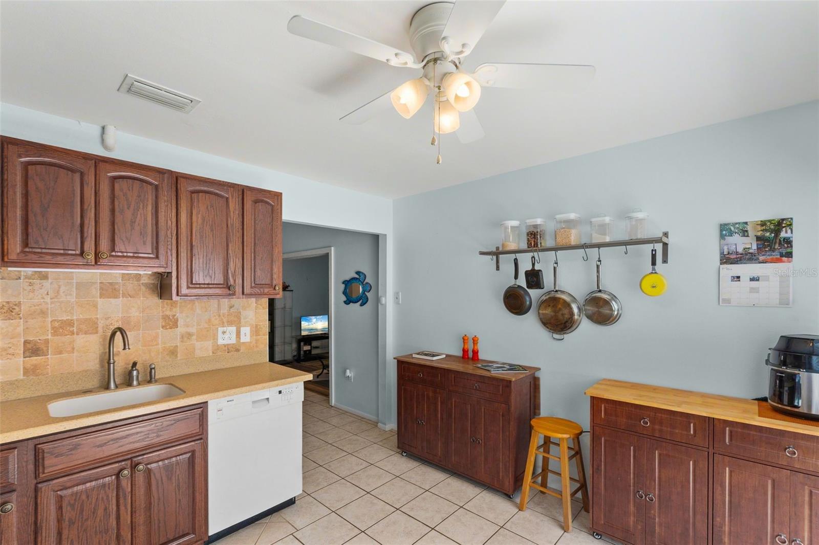 TOWNHOUSES OF LAKESIDE SOUTH - Residential