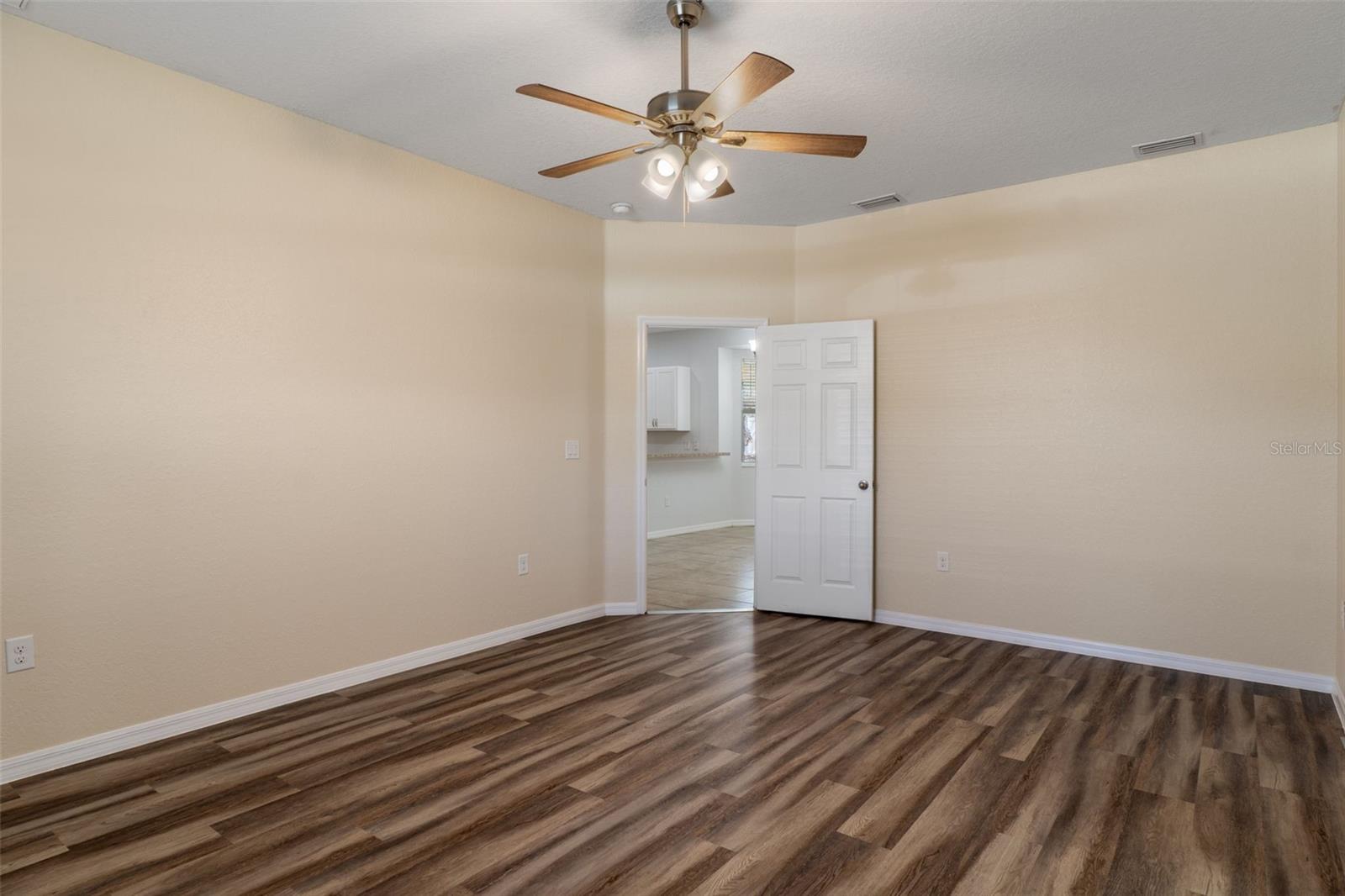 ROYAL HIGHLANDS - Residential