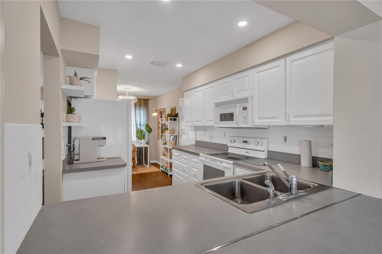 GULF GATE - Residential Lease