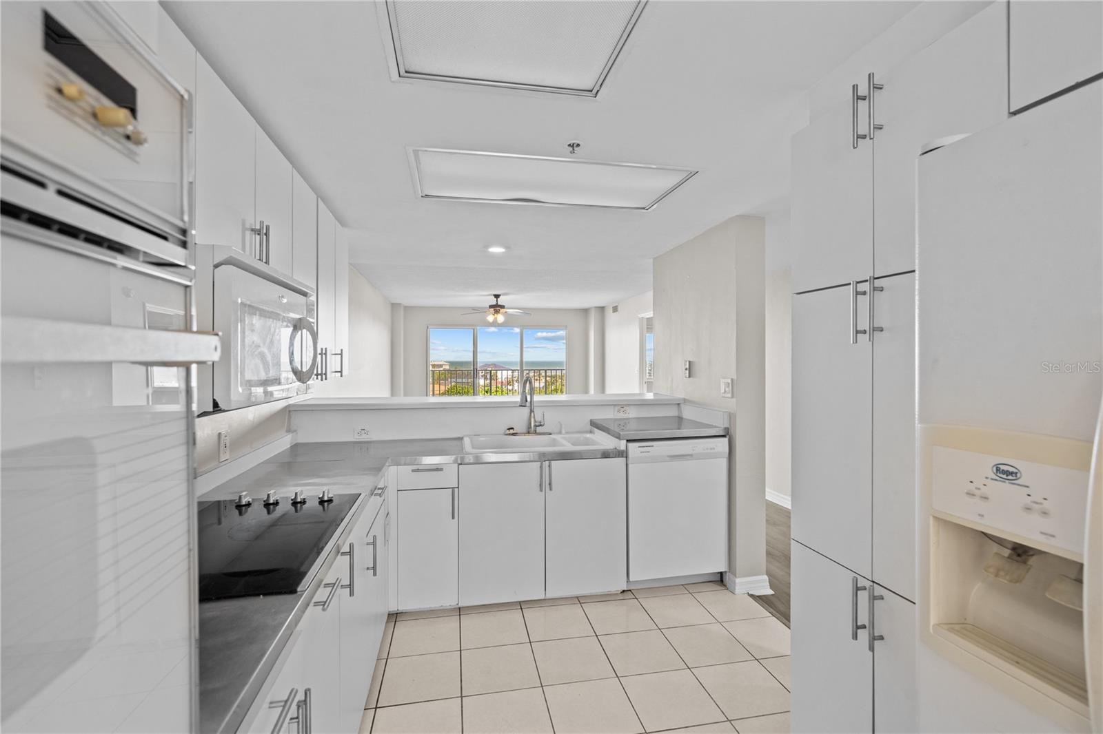 4 OCEANS WEST BOULEVARD 703B