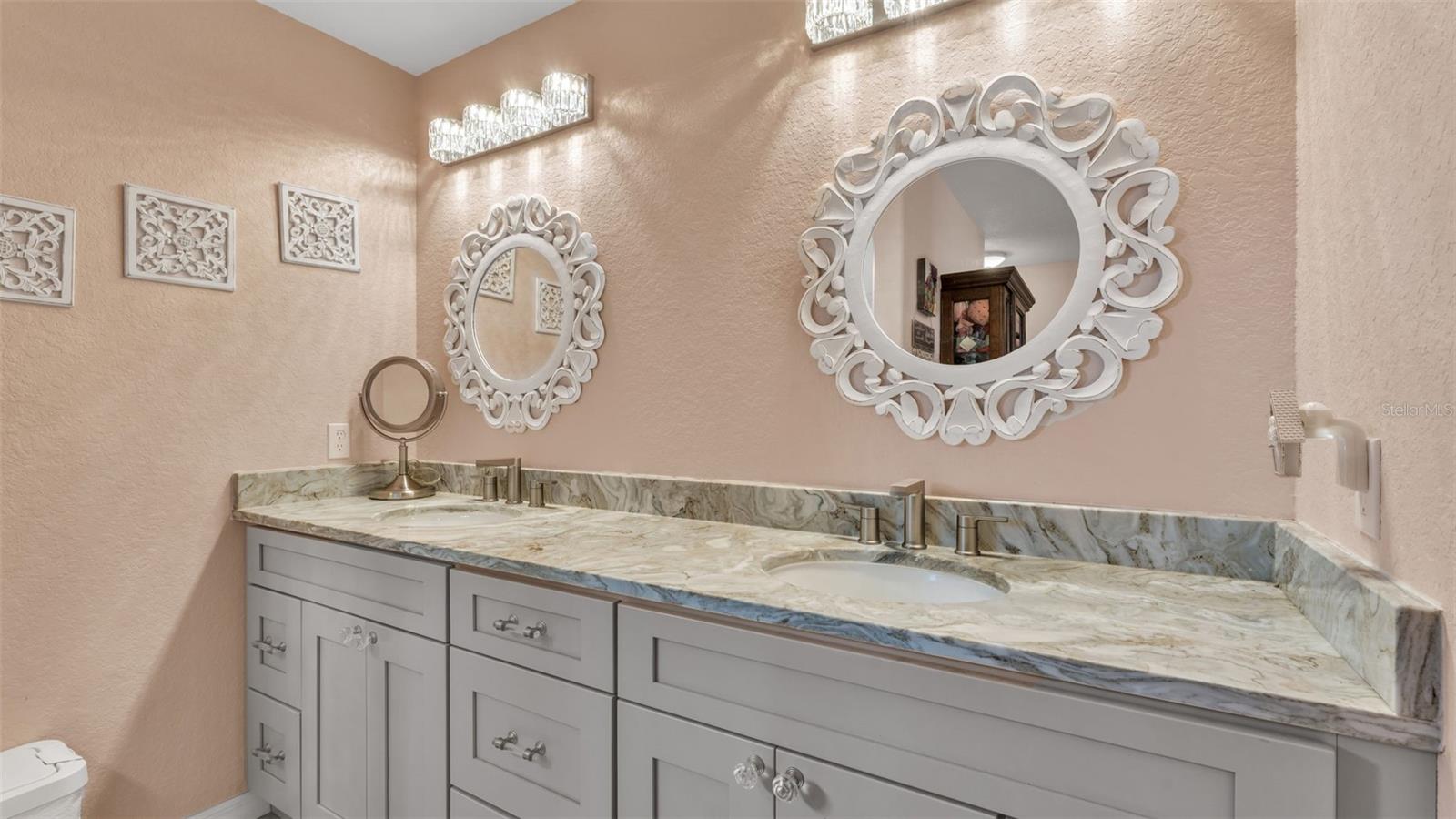 ALTURAS DEV CO SUB - Residential