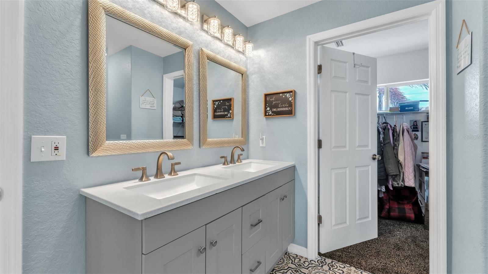 ALTURAS DEV CO SUB - Residential