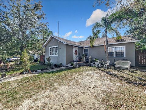 A home in LAKE WALES