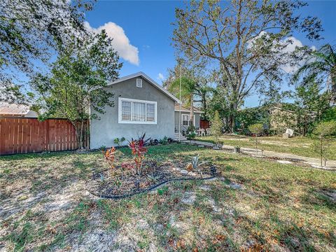 A home in LAKE WALES