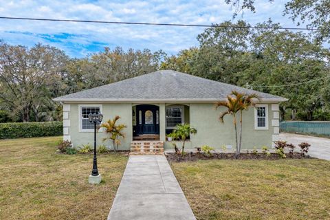 Photo of 1905 W Burke Street, Tampa, FL 33604 (MLS # TB8476999)