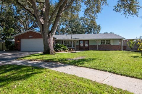 Photo of 1960 Blue Heron Way, Palm Harbor, FL 34683 (MLS # TB8461040)