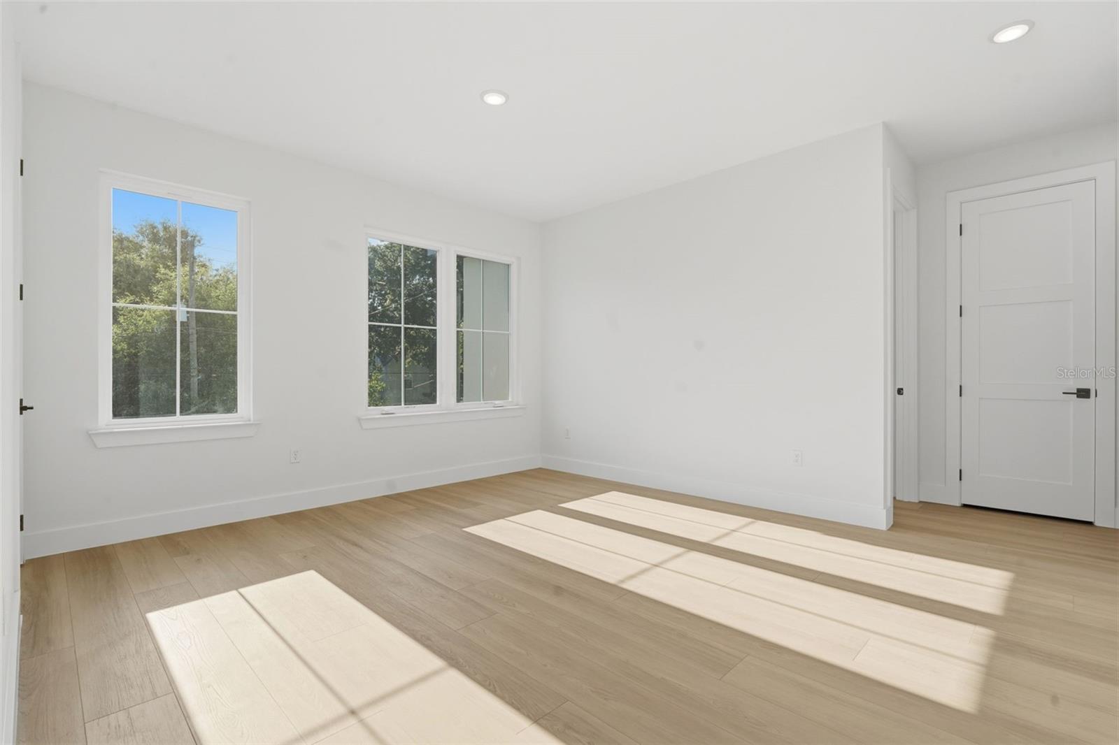 RICHMOND TERRACE - Residential