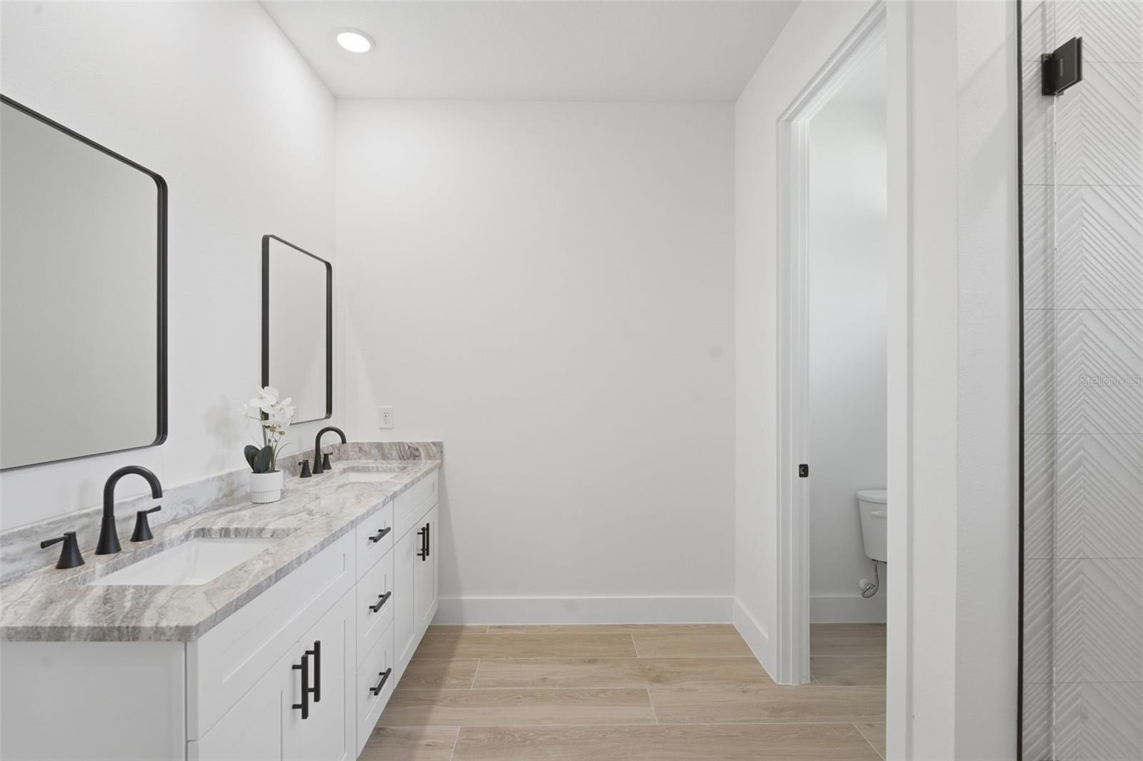 RICHMOND TERRACE - Residential