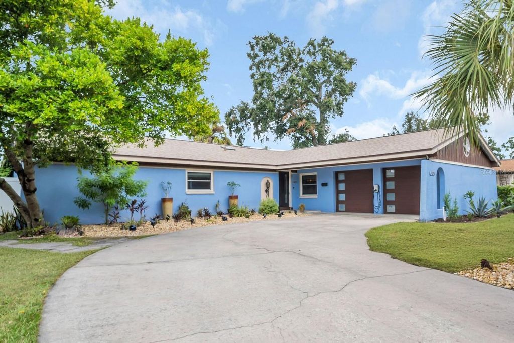 Photo of 6704 Gateway Drive, Tampa, FL 33615 (MLS # TB8431515)