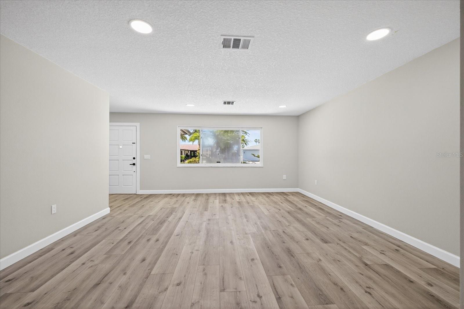 FLOR A MAR - Residential