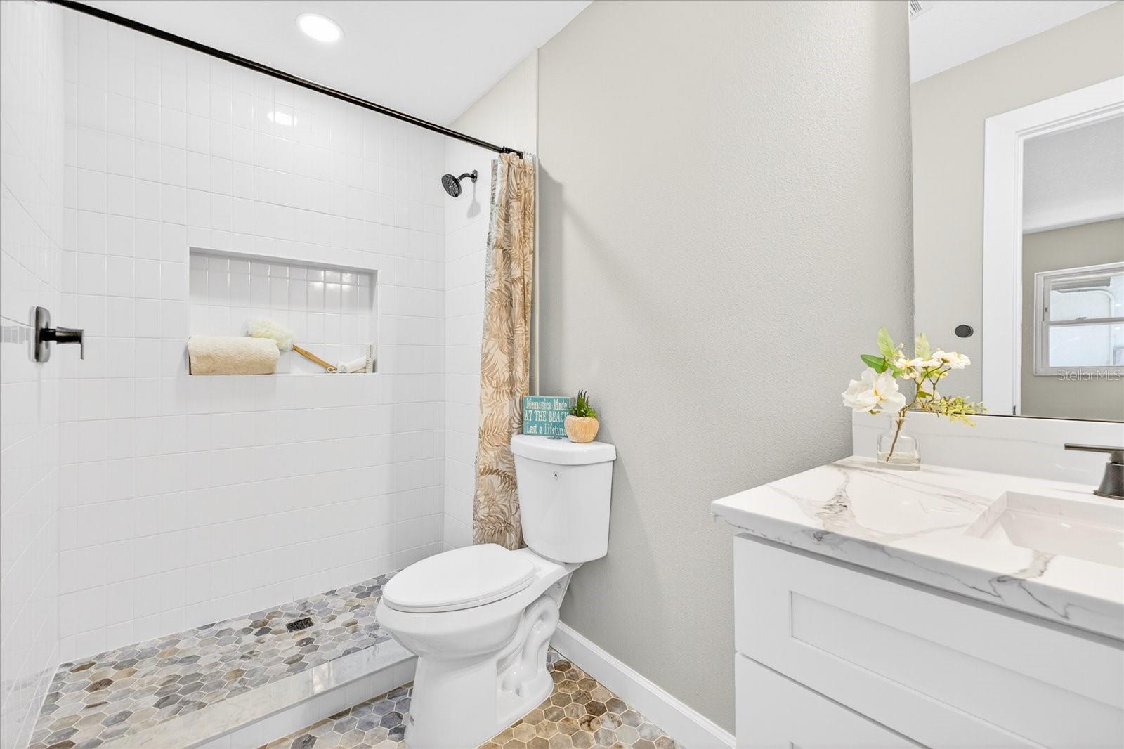 FLOR A MAR - Residential