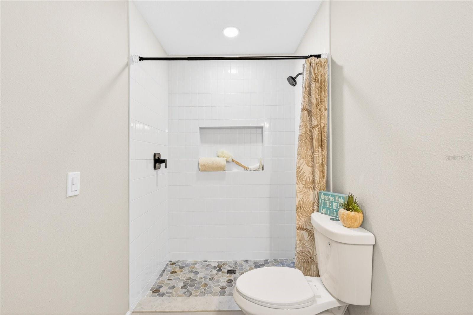 FLOR A MAR - Residential