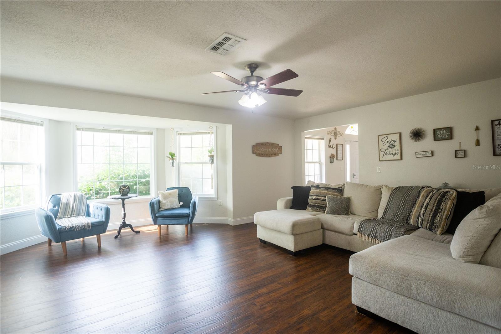 RAINBOW LAKES ESTATE - Residential