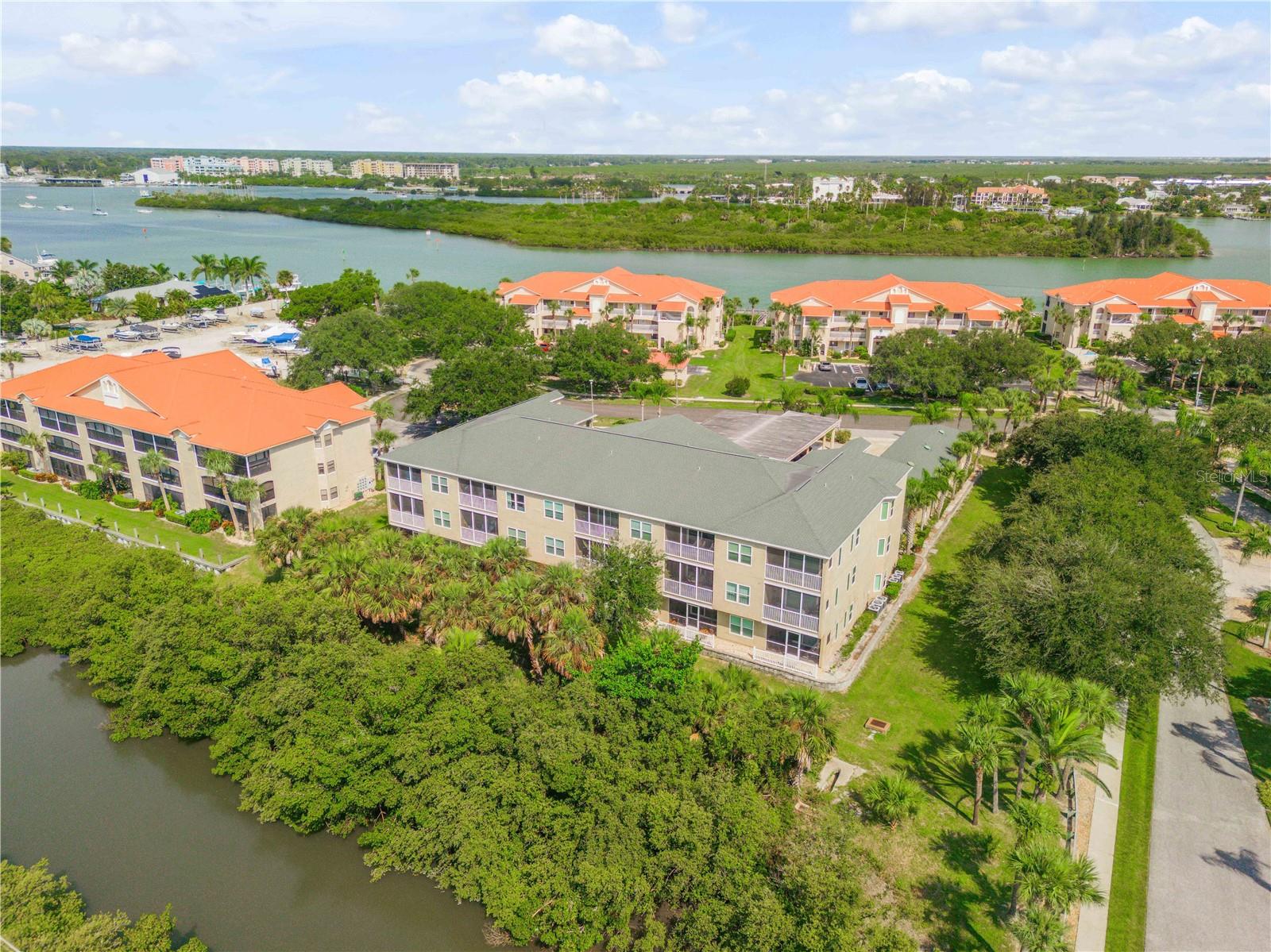 468 BOUCHELLE DRIVE 325