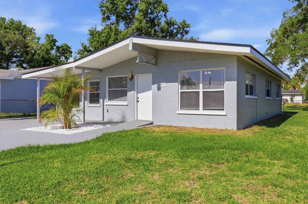 Photo of 1007 26th Avenue W, Palmetto, FL 34221 (MLS # A4692255)