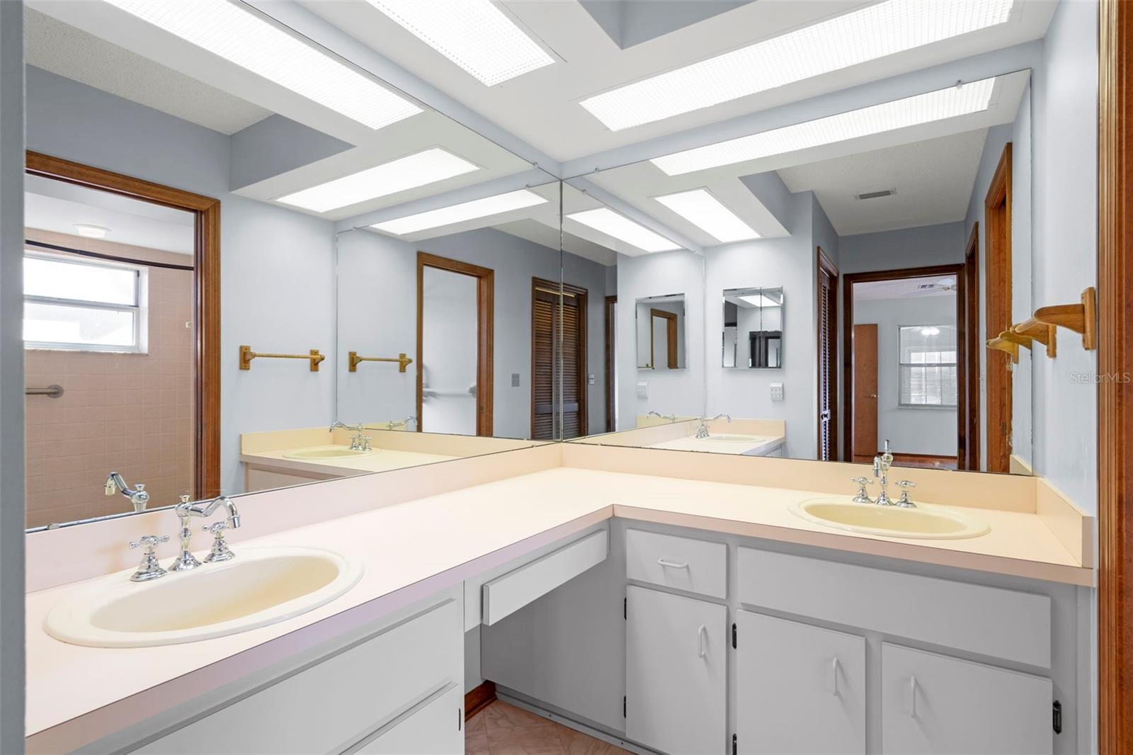 SEVEN HILLS - Residential