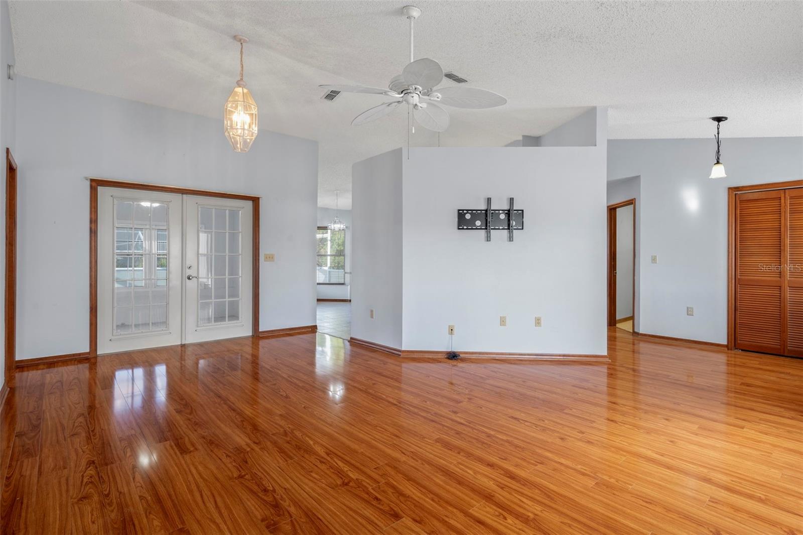 SEVEN HILLS - Residential