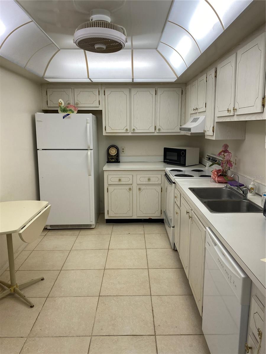 255 DOLPHIN POINT 909