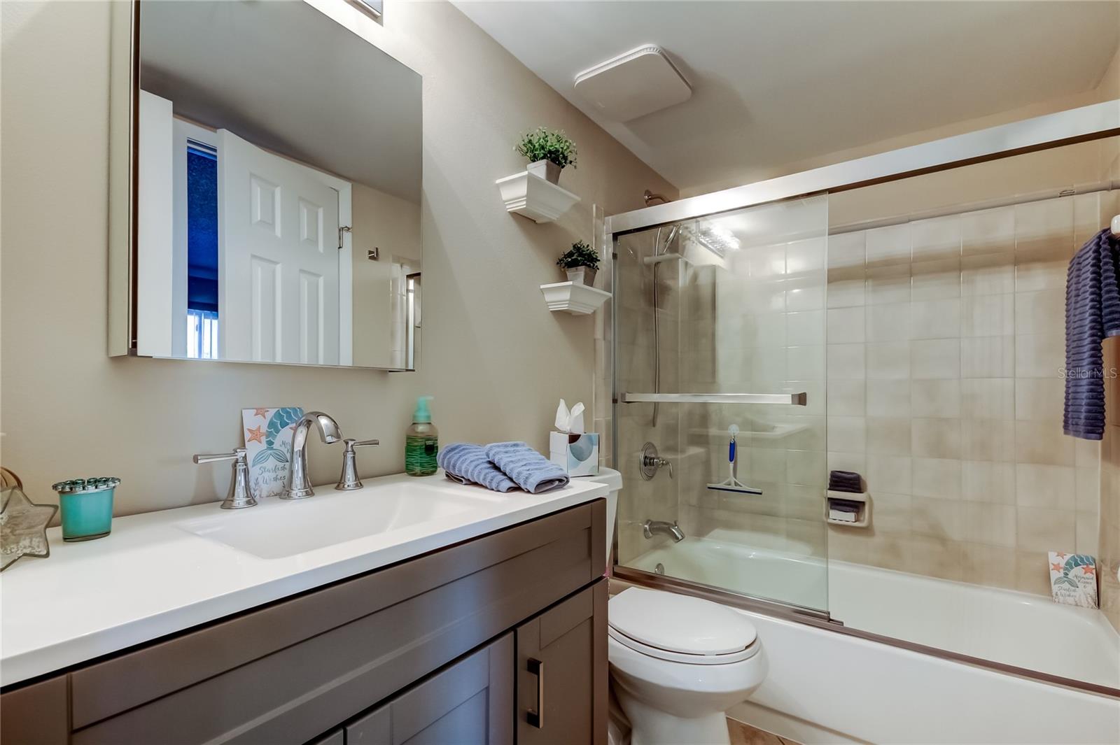 650 ISLAND WAY CONDO - Residential