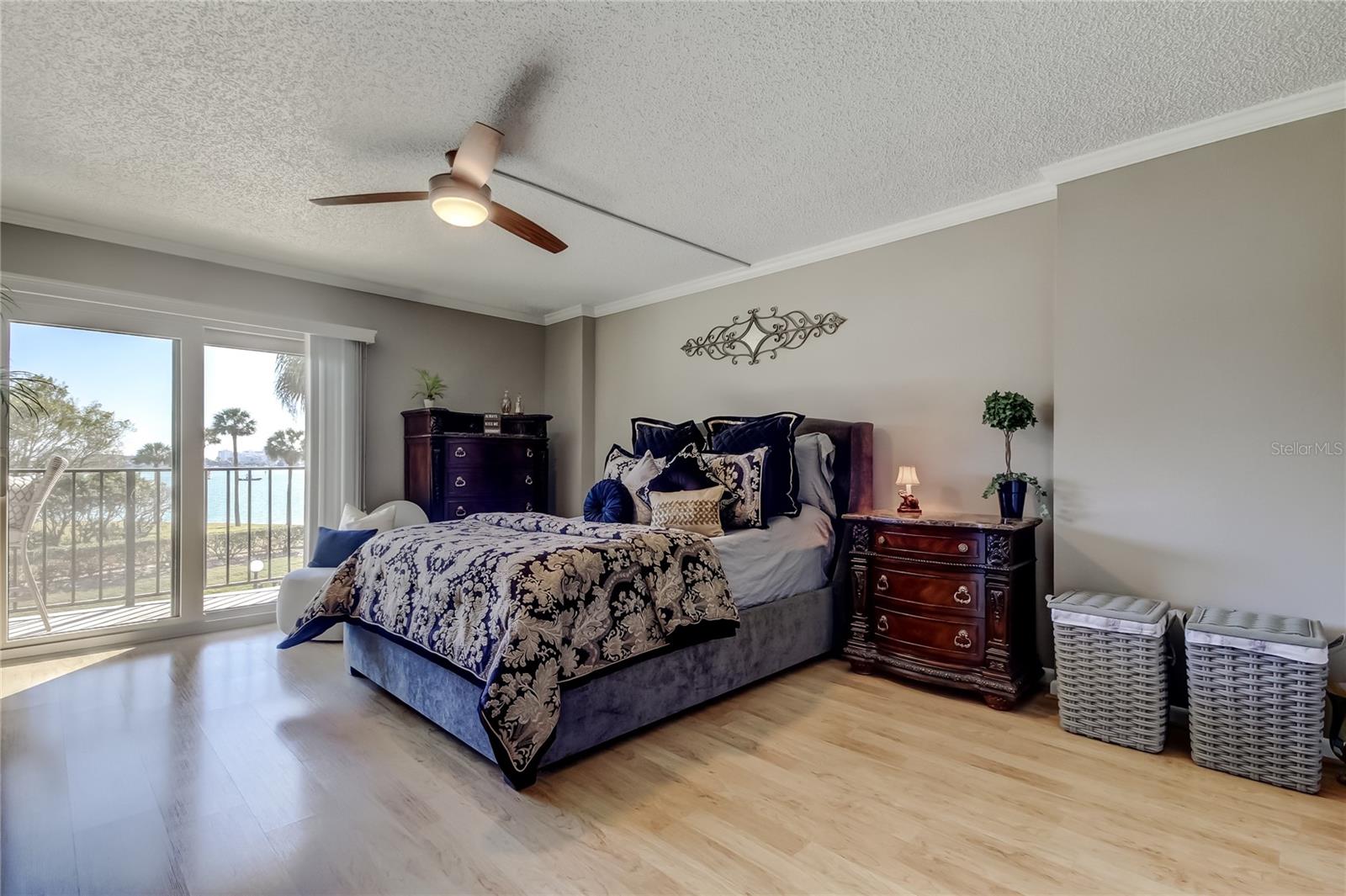 650 ISLAND WAY CONDO - Residential