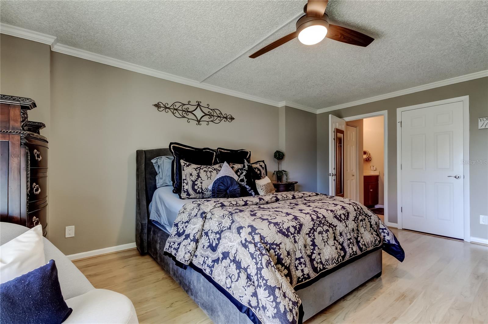 650 ISLAND WAY CONDO - Residential