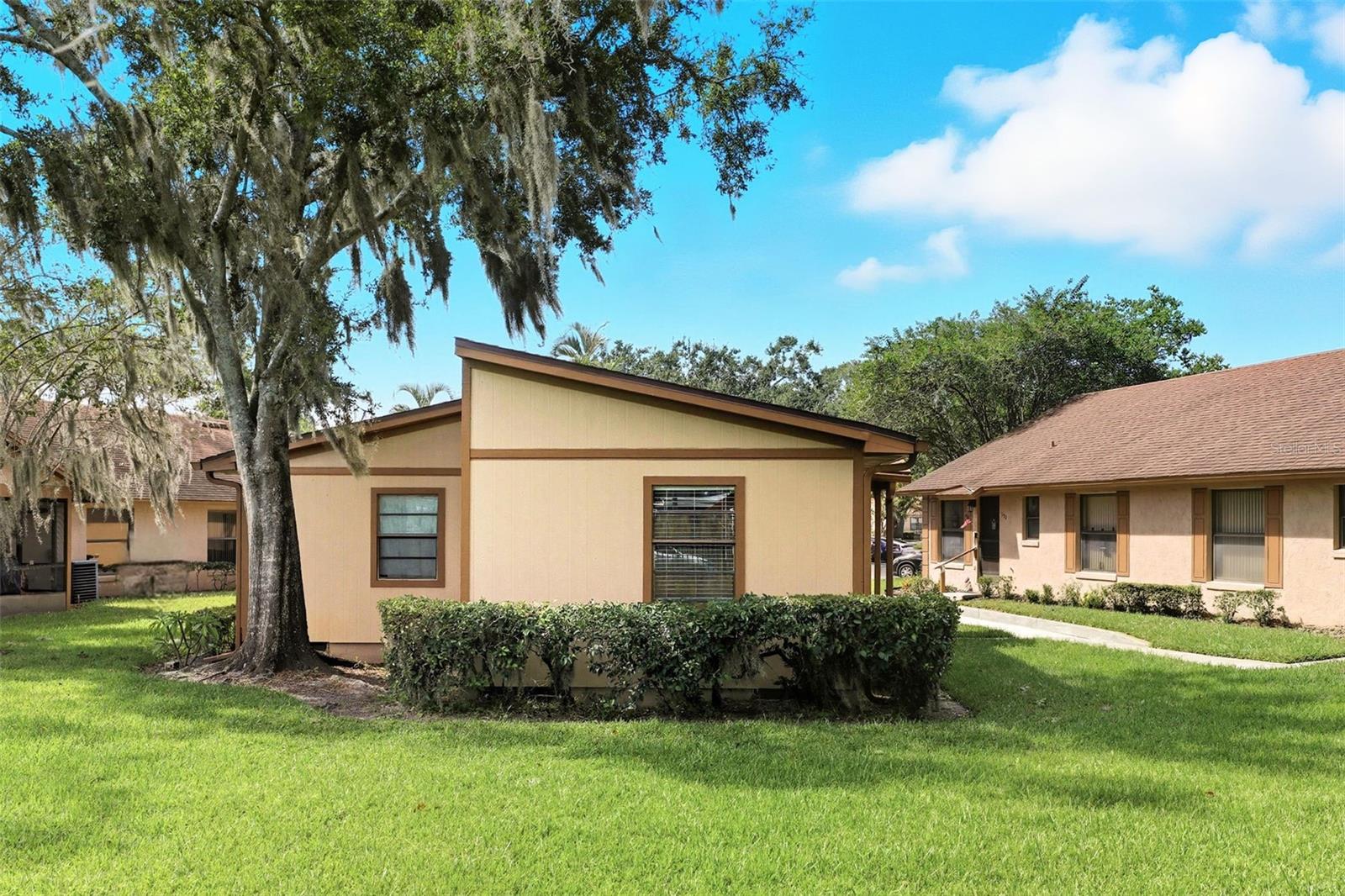 TOWNHOMES WINTER GARDEN - Residential