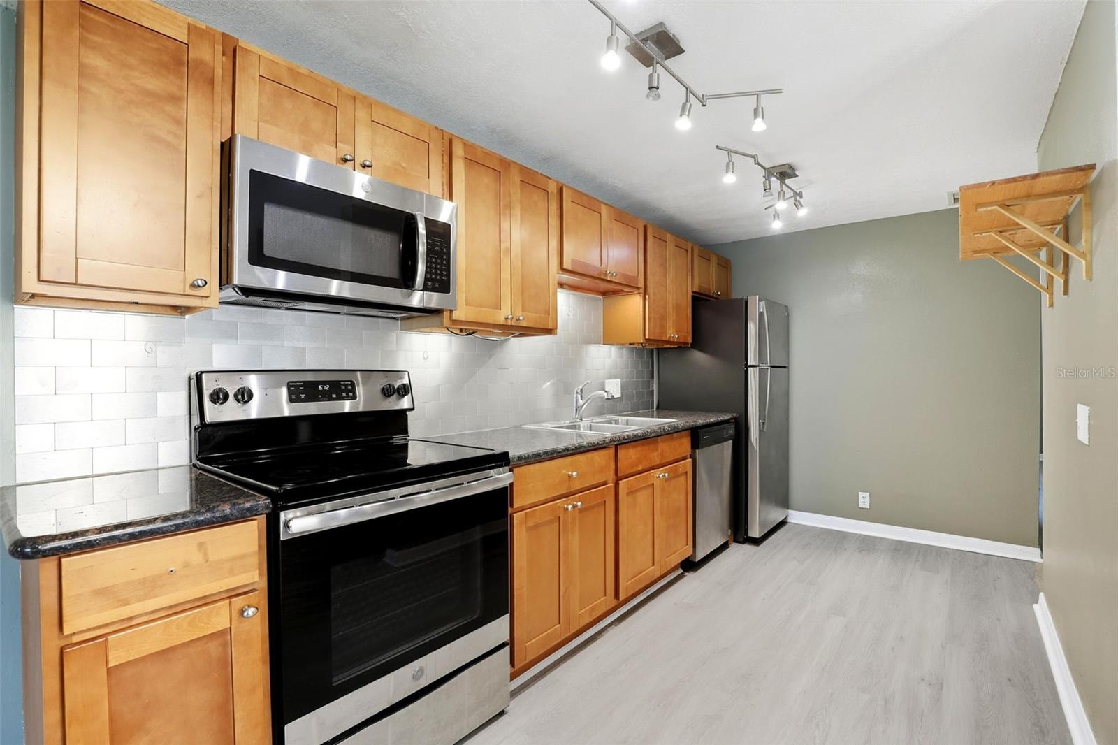 TOWNHOMES WINTER GARDEN - Residential