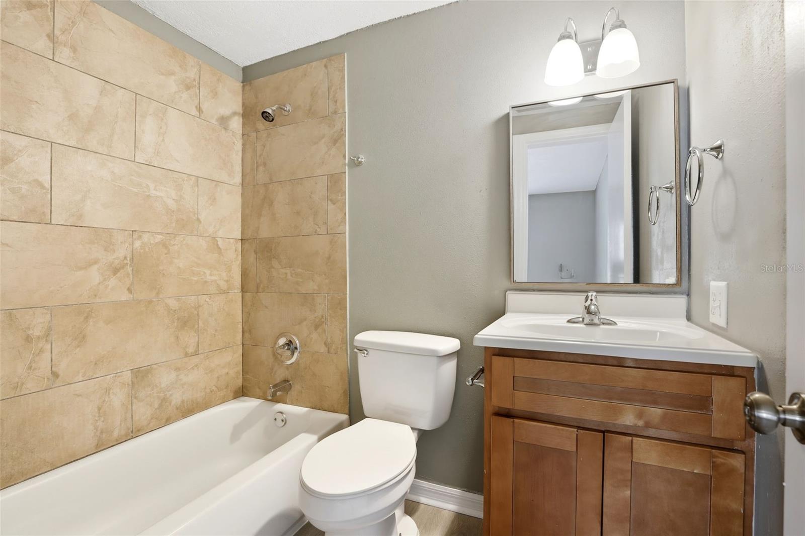 TOWNHOMES WINTER GARDEN - Residential