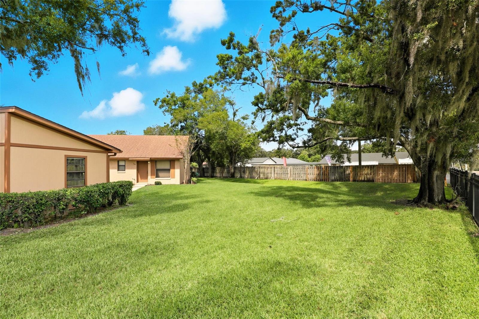 TOWNHOMES WINTER GARDEN - Residential