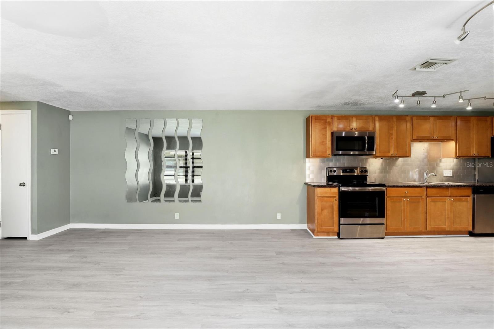 TOWNHOMES WINTER GARDEN - Residential