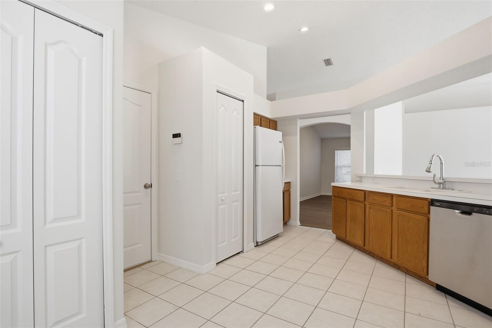 LAKESIDE TR B - Residential