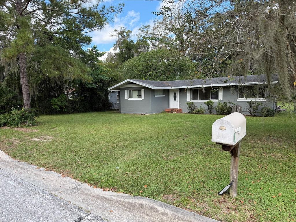 Photo of 1113 NE 11th Street, Ocala, FL 34470 (MLS # OM711566)