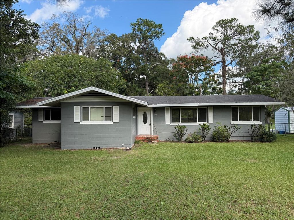 Photo of 1113 NE 11th Street, Ocala, FL 34470 (MLS # OM711566)