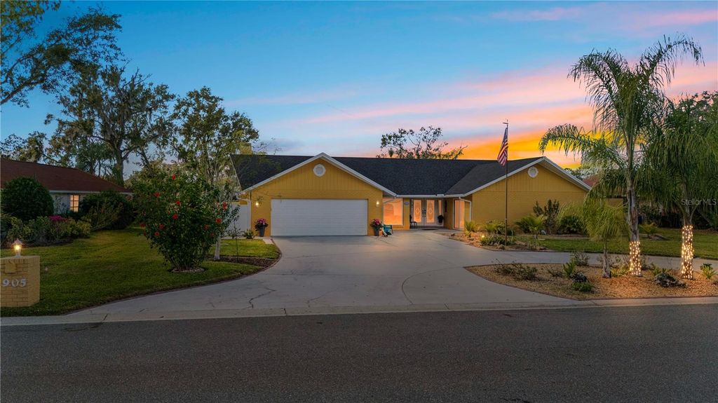 Photo of 1905 Country Club Court, Plant City, FL 33566 (MLS # TB8463303)