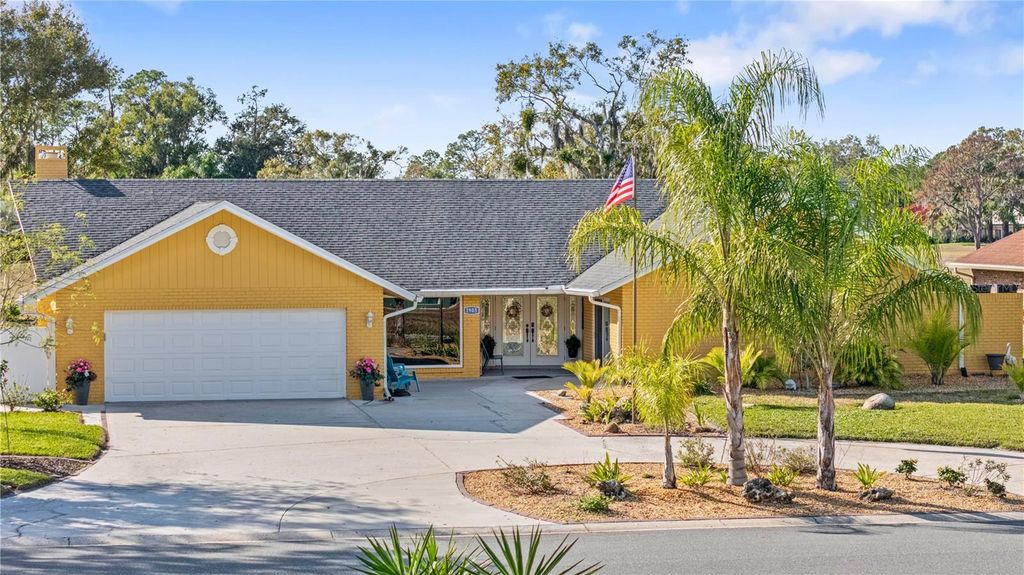 Photo of 1905 Country Club Court, Plant City, FL 33566 (MLS # TB8463303)