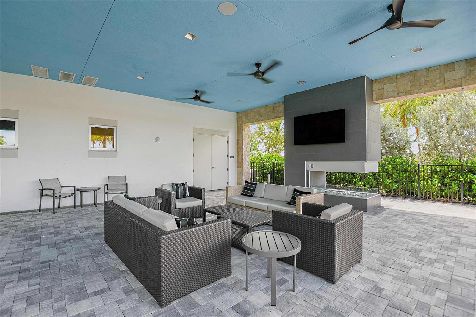 AZARIO ESPLANADE - Residential