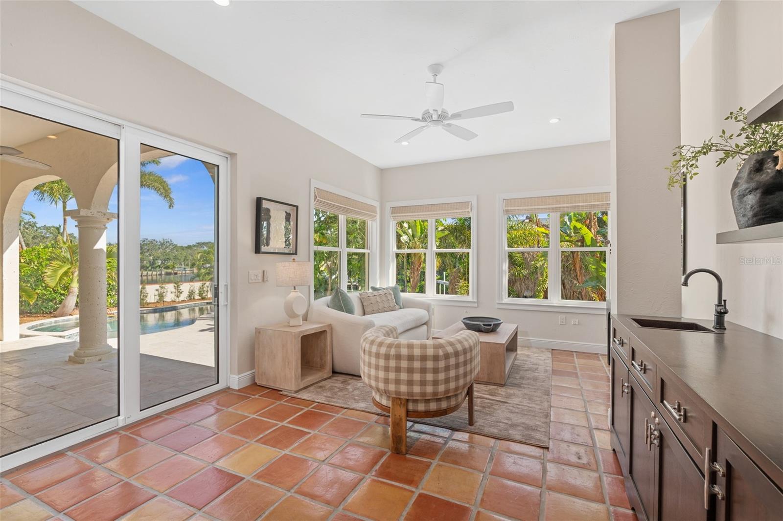 SIESTA BEACH - Residential