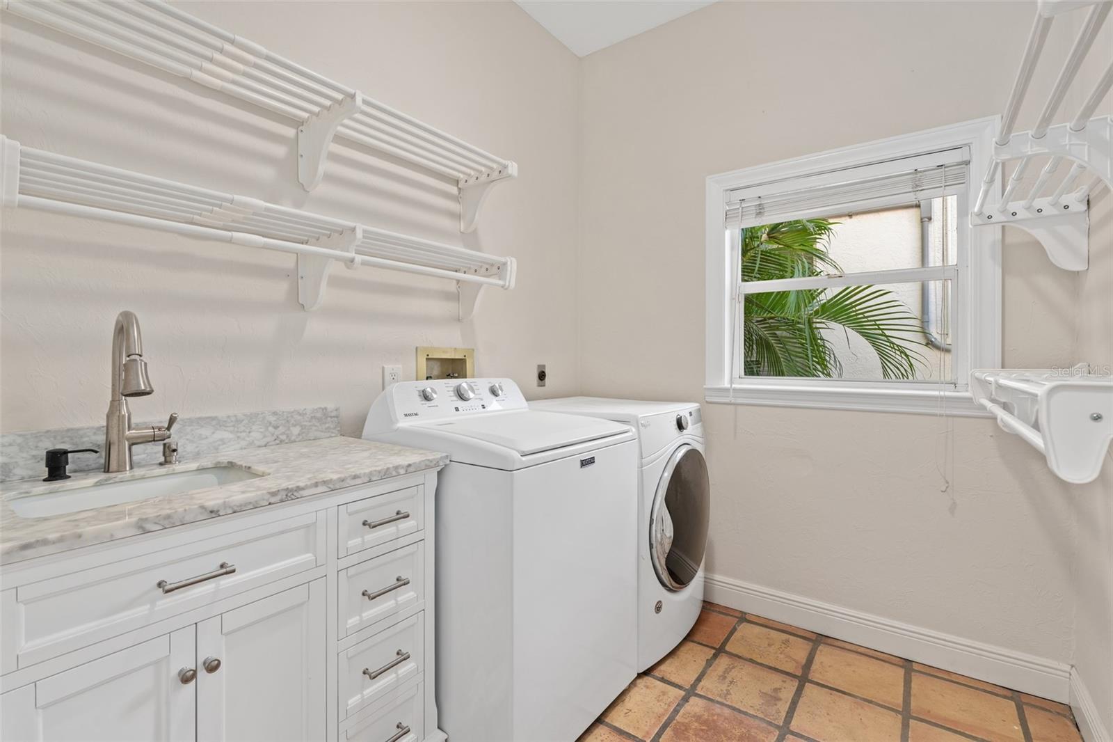 SIESTA BEACH - Residential