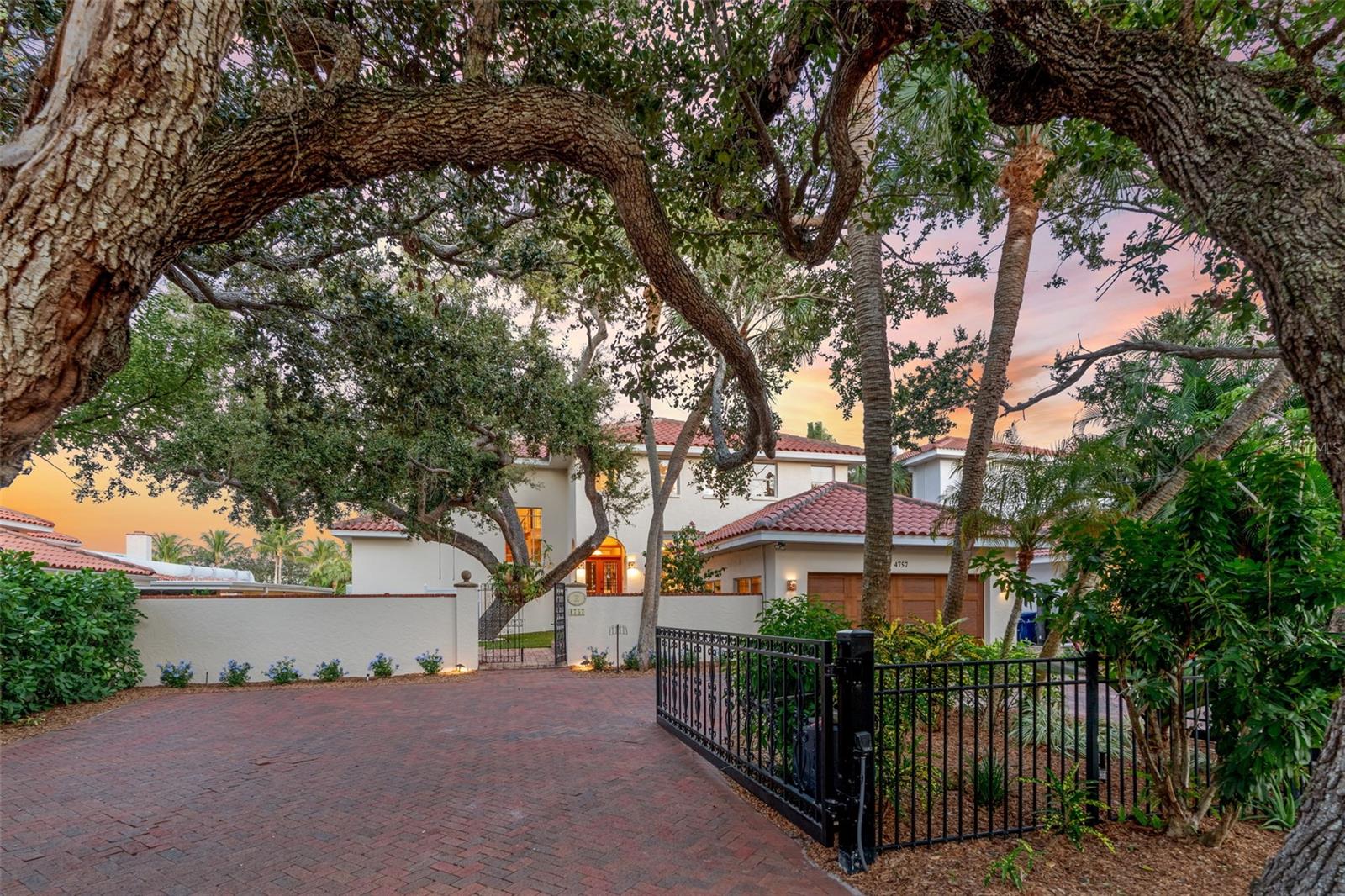 SIESTA BEACH - Residential