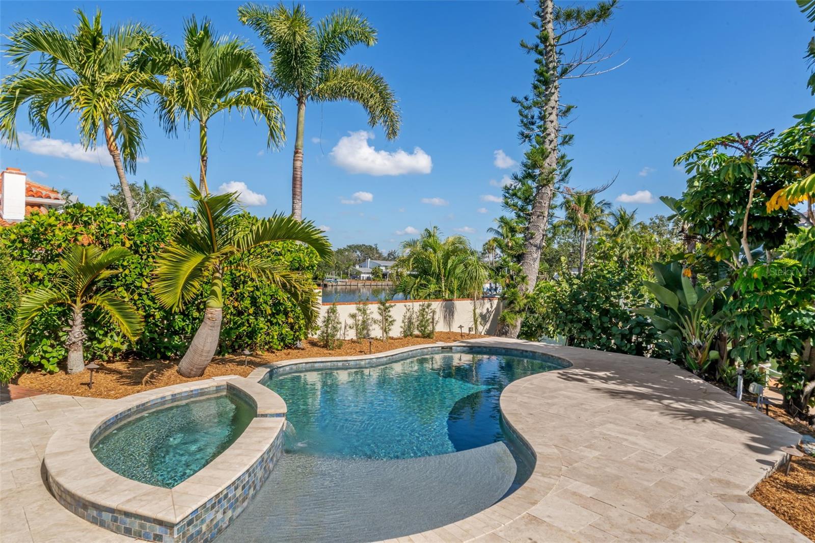 SIESTA BEACH - Residential