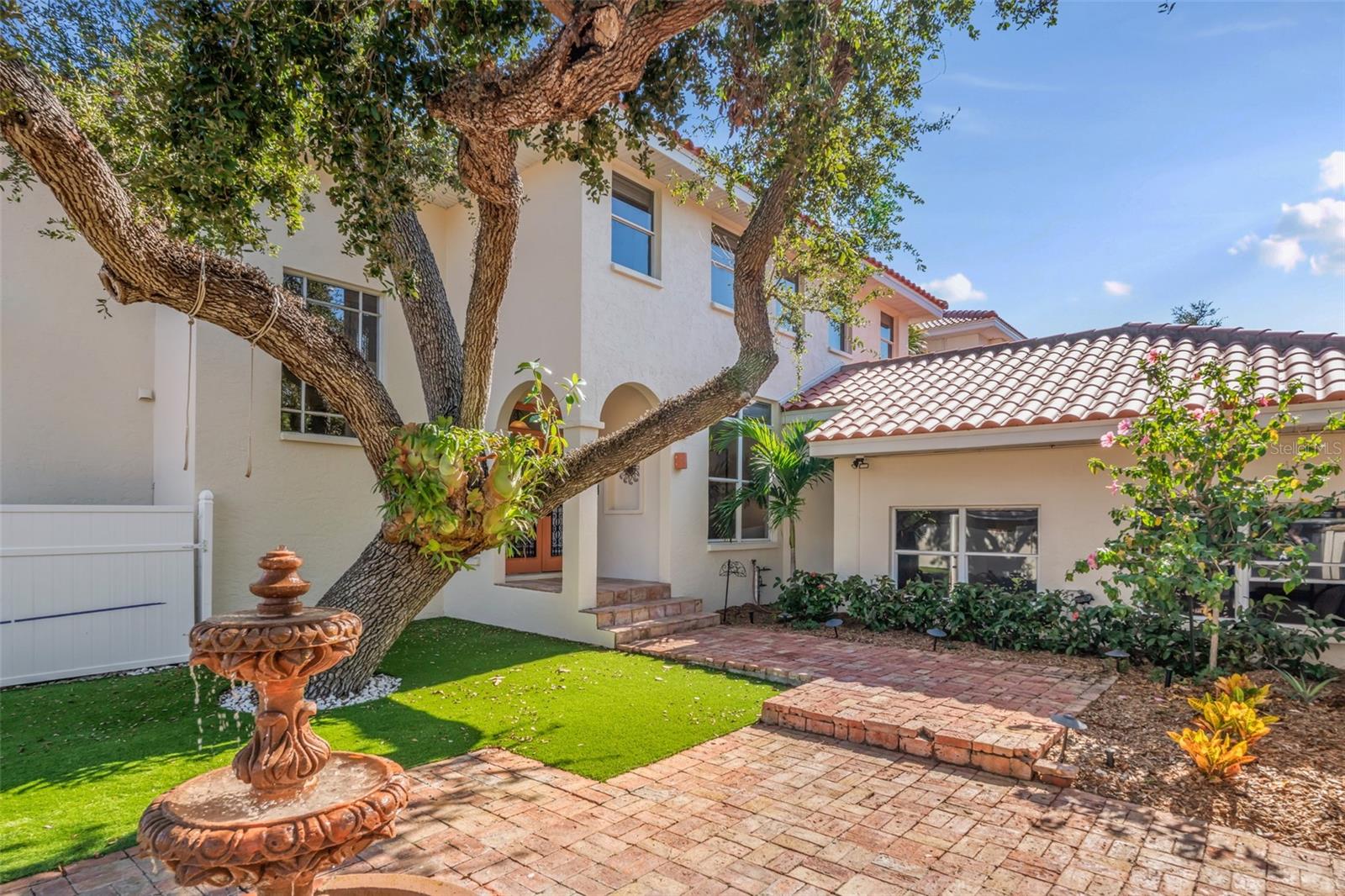 SIESTA BEACH - Residential